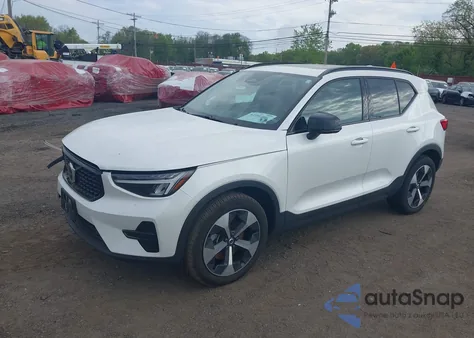 2024 Volvo Xc40 B5 Core Dark Theme z USA, uszkodzony, nr VIN YV4L12UKXR2216003